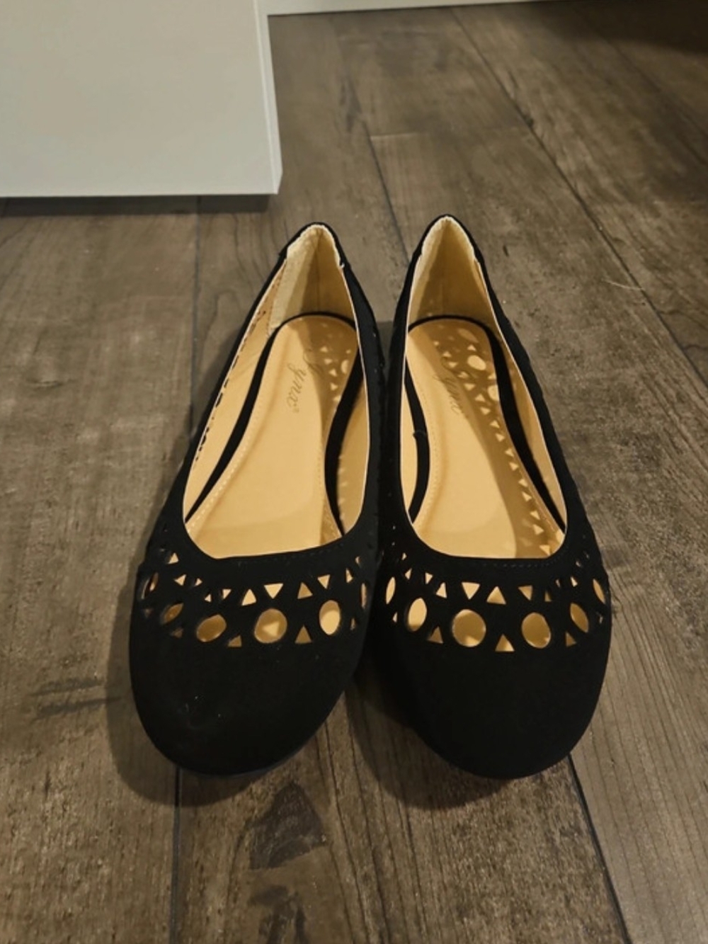 Women's Black Laser-Cut Ballet Flats